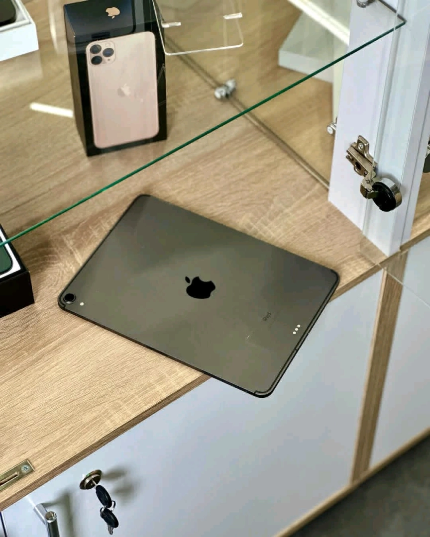 Apple iPad Pro 11 2018 (512GB) Premium Tablet thumbnail 2
