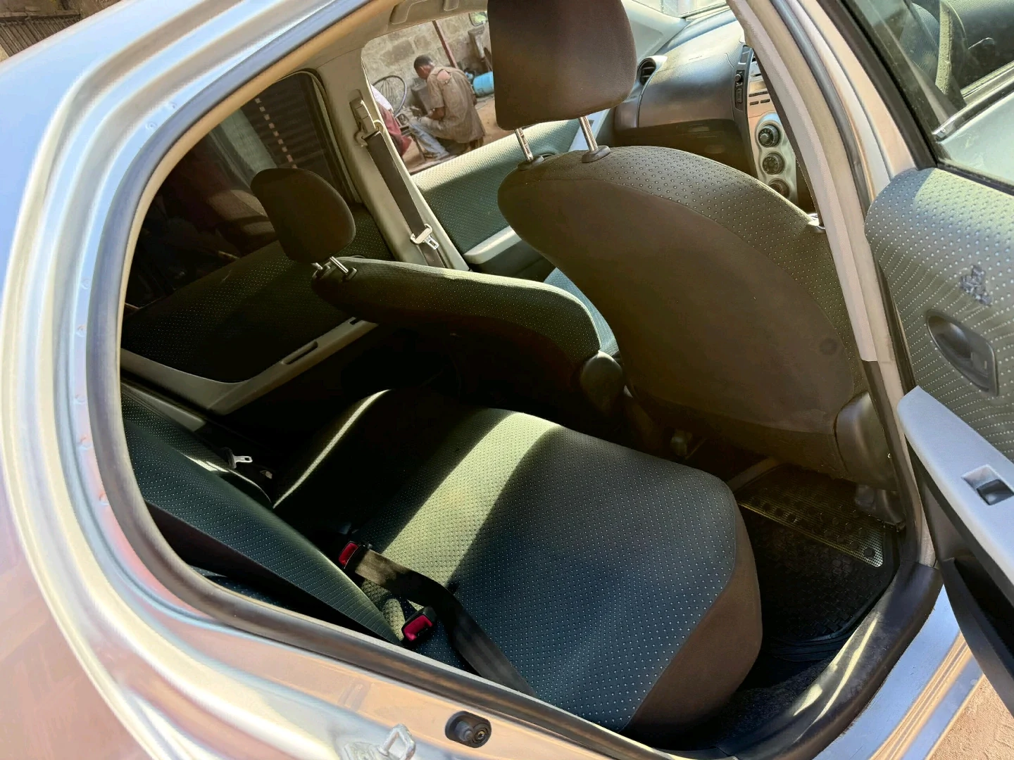 Toyota Vitz New Model (990cc) - Clean Condition thumbnail 4