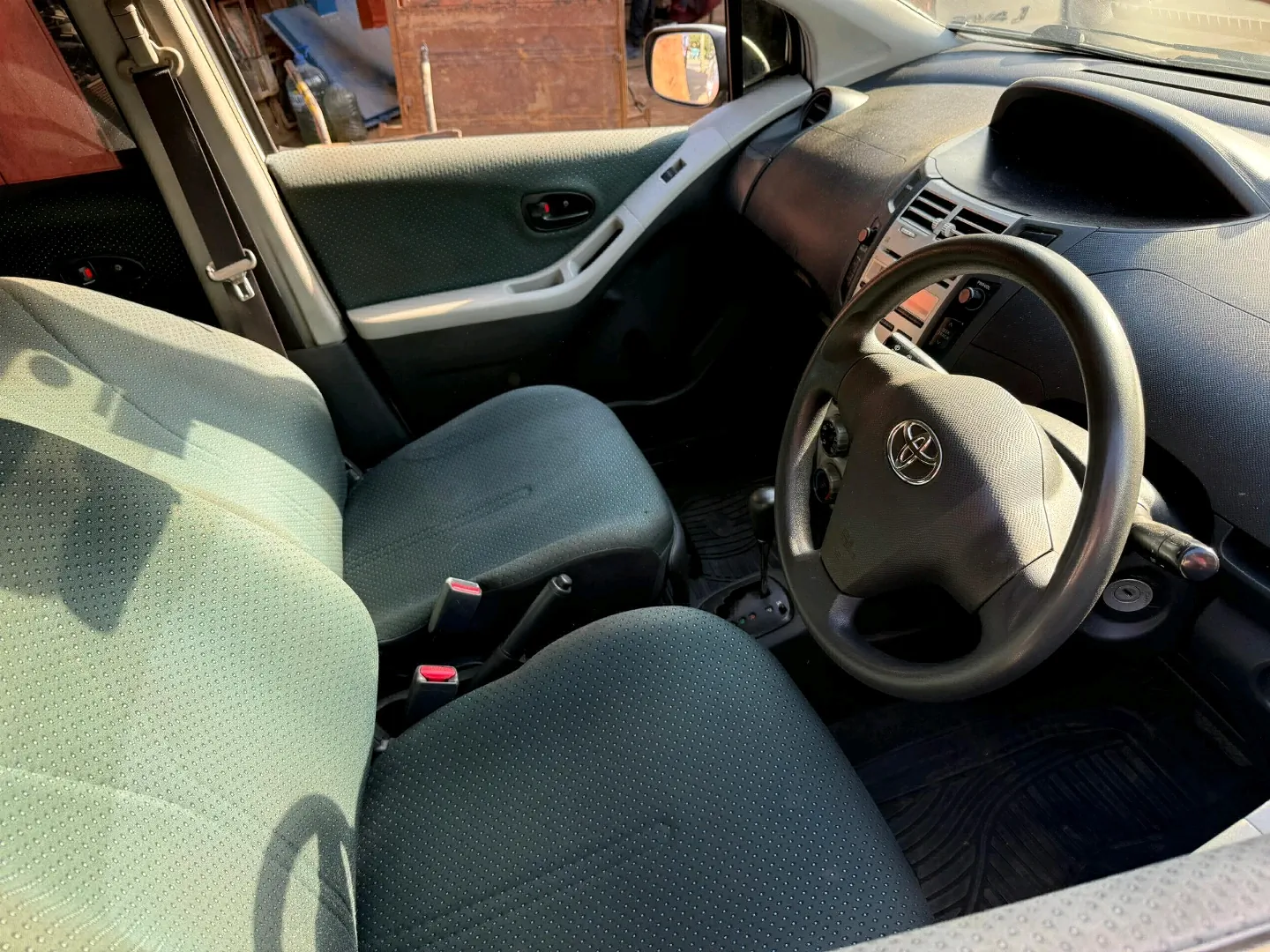 Toyota Vitz New Model (990cc) - Clean Condition thumbnail 5