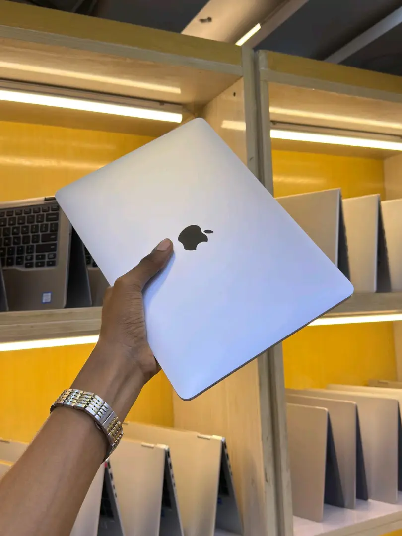 MacBook Pro 13-inch 2020 M1 Chip 8GB/256GB thumbnail 7