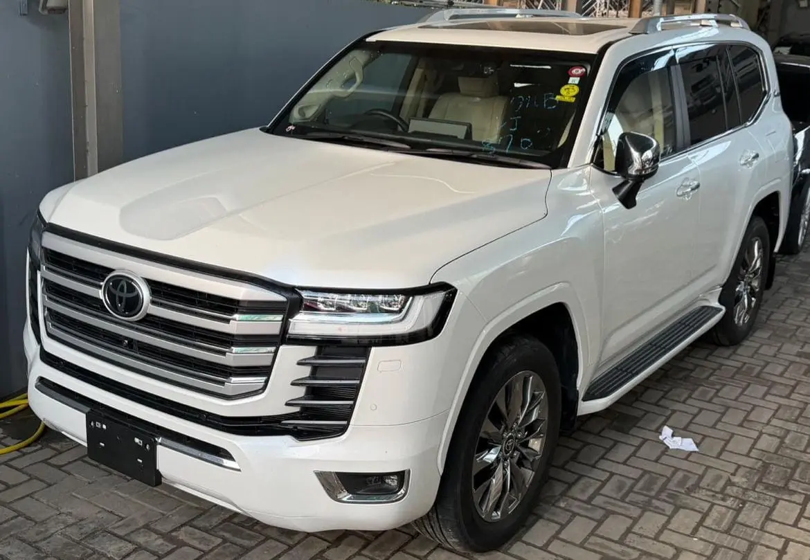 Toyota Land Cruiser ZX LC300 2023