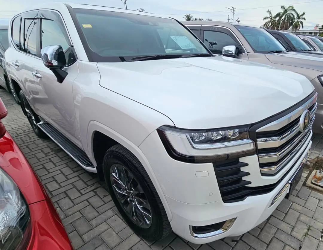 Toyota Land Cruiser ZX LC300 2023 thumbnail 2