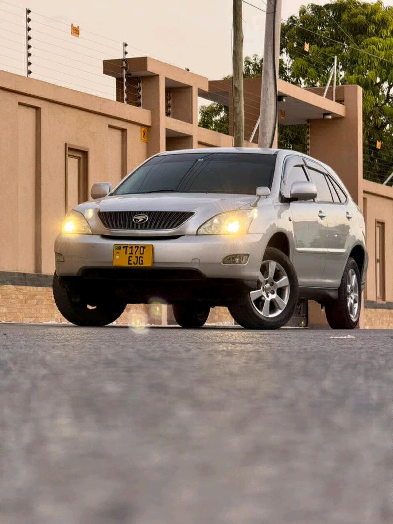 Toyota Harrier 2003 Silver 2360cc Full AC thumbnail 3