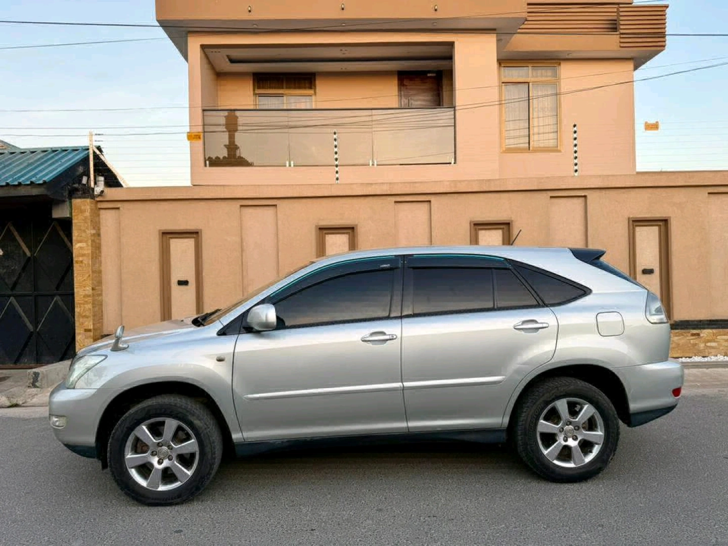 Toyota Harrier 2003 Silver 2360cc Full AC thumbnail 4
