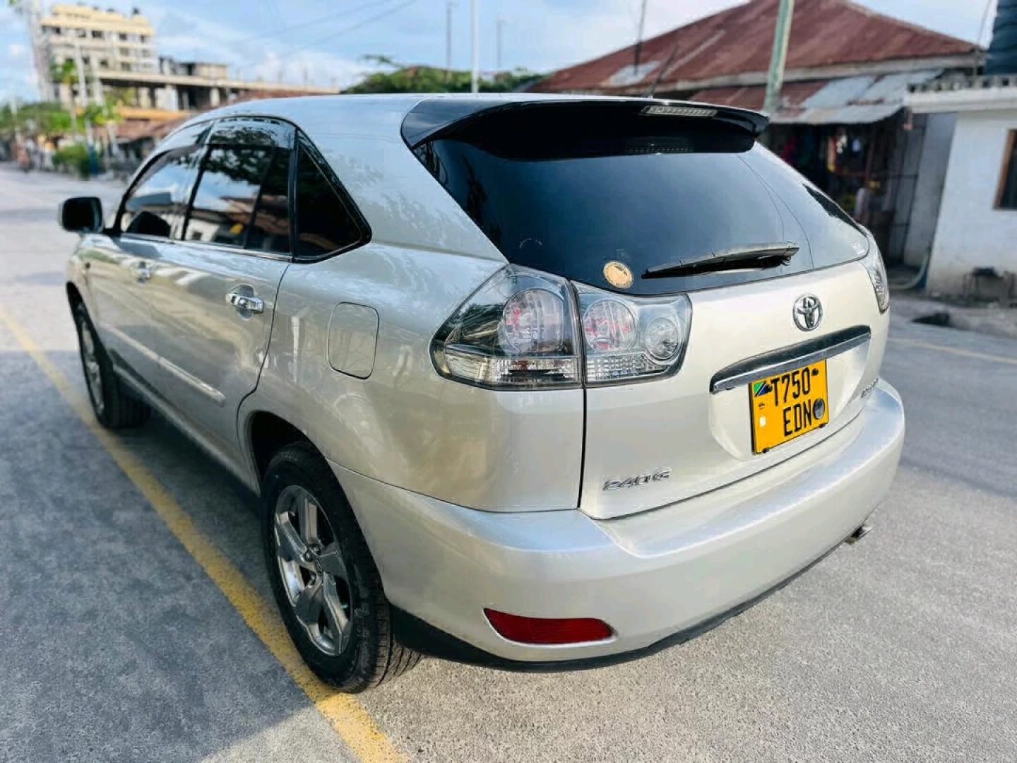 Toyota Harrier 2005 Silver Low Mileage thumbnail 3