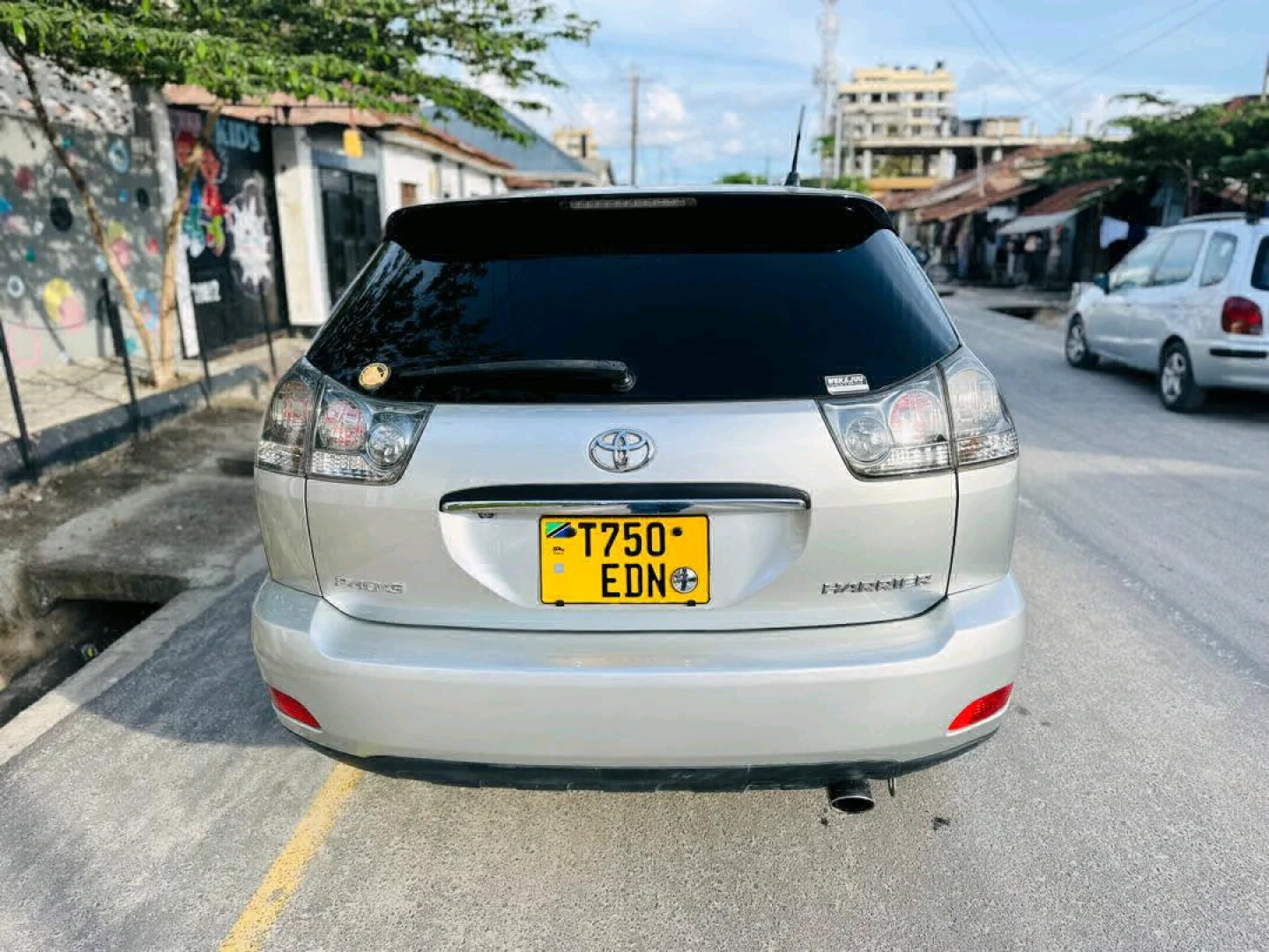 Toyota Harrier 2005 Silver Low Mileage thumbnail 4