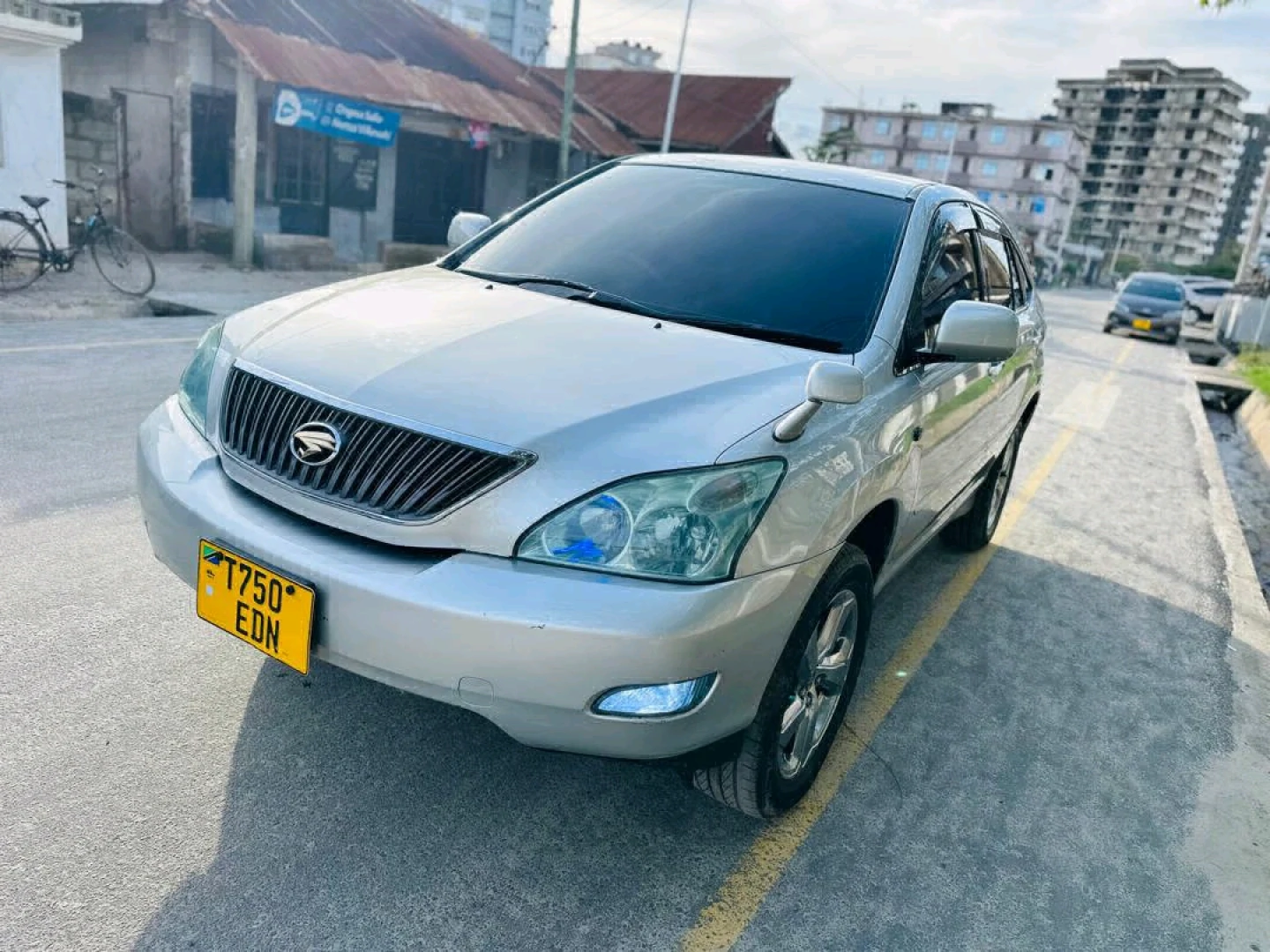Toyota Harrier 2005 Silver Low Mileage thumbnail 5