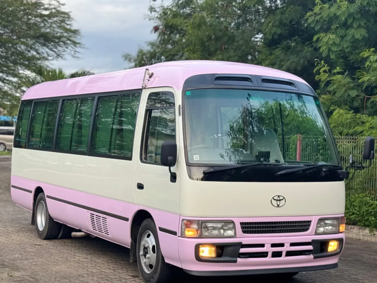 Toyota Coaster 2007 (29 Seats) thumbnail 6