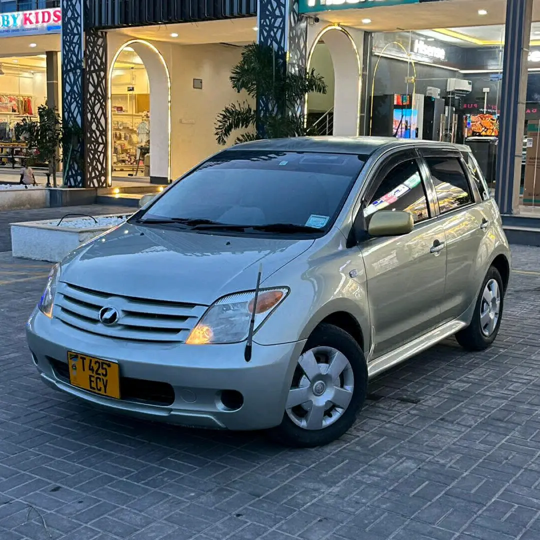 2006 Toyota Ist Silver for Sale thumbnail 3