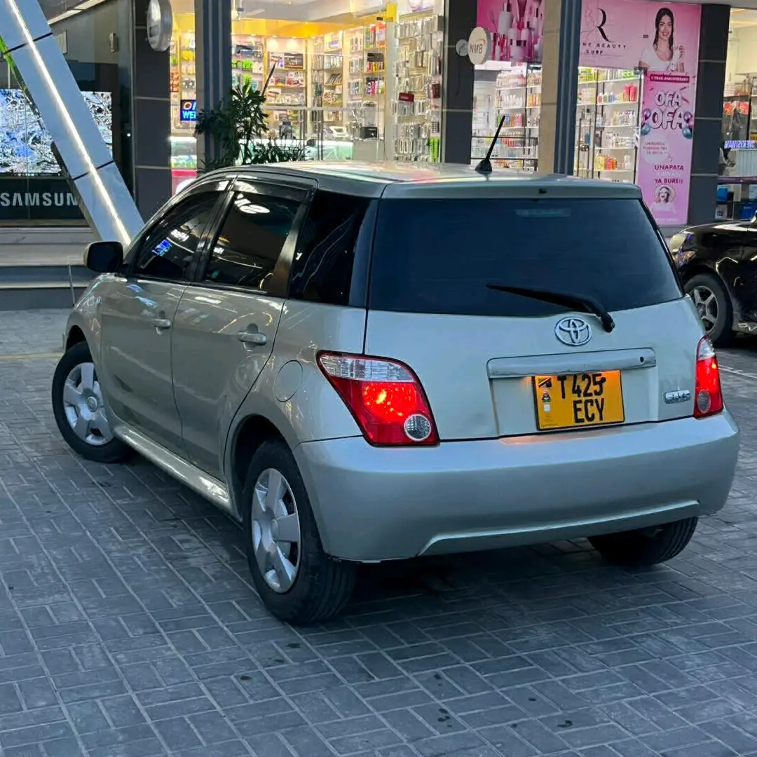 2006 Toyota Ist Silver for Sale thumbnail 5