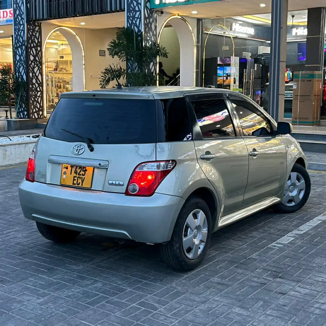 2006 Toyota Ist Silver for Sale thumbnail 6