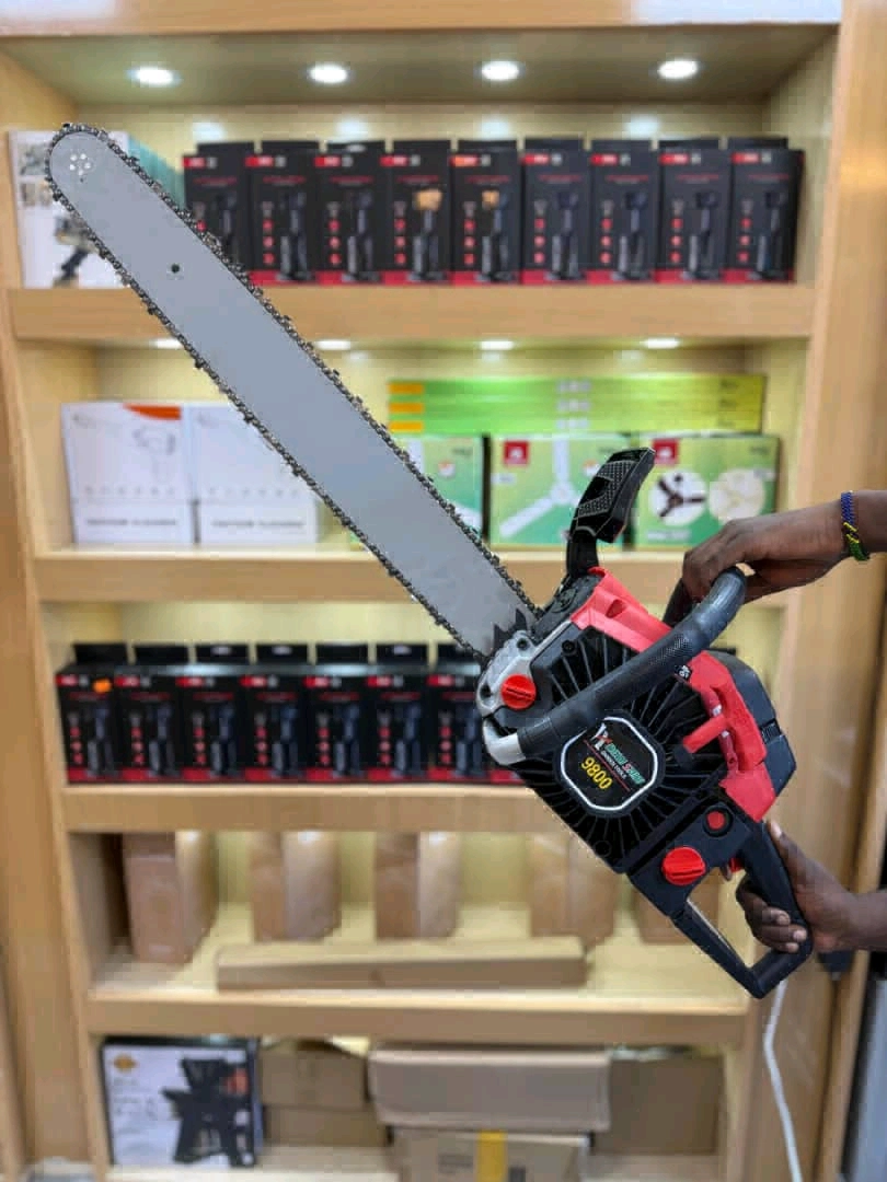 Powerful 62cc 2-Stroke Chainsaw (24-inch bar)