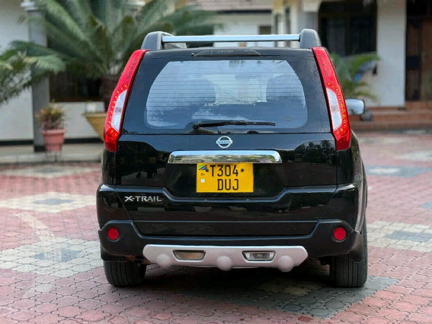 Nissan X-Trail SUV 2011 Model thumbnail 3