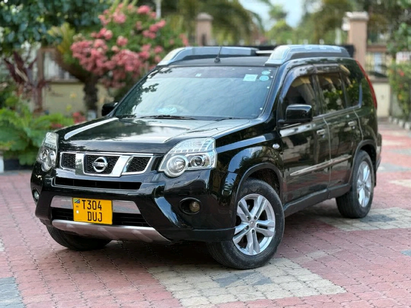 Nissan X-Trail SUV 2011 Model thumbnail 6
