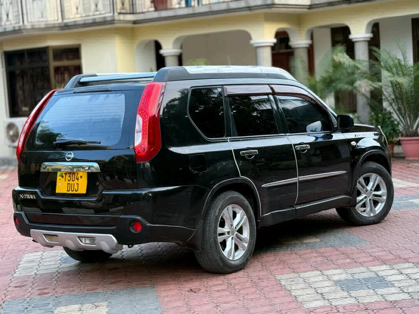Nissan X-Trail SUV 2011 Model thumbnail 8