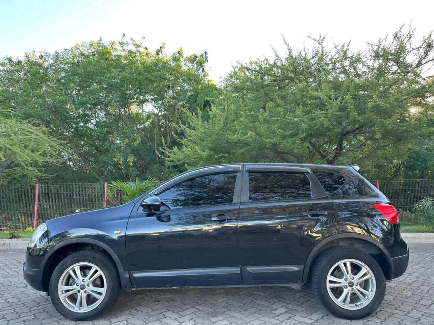 Nissan Dualis EEX 2008 SUV (1990cc) thumbnail 2