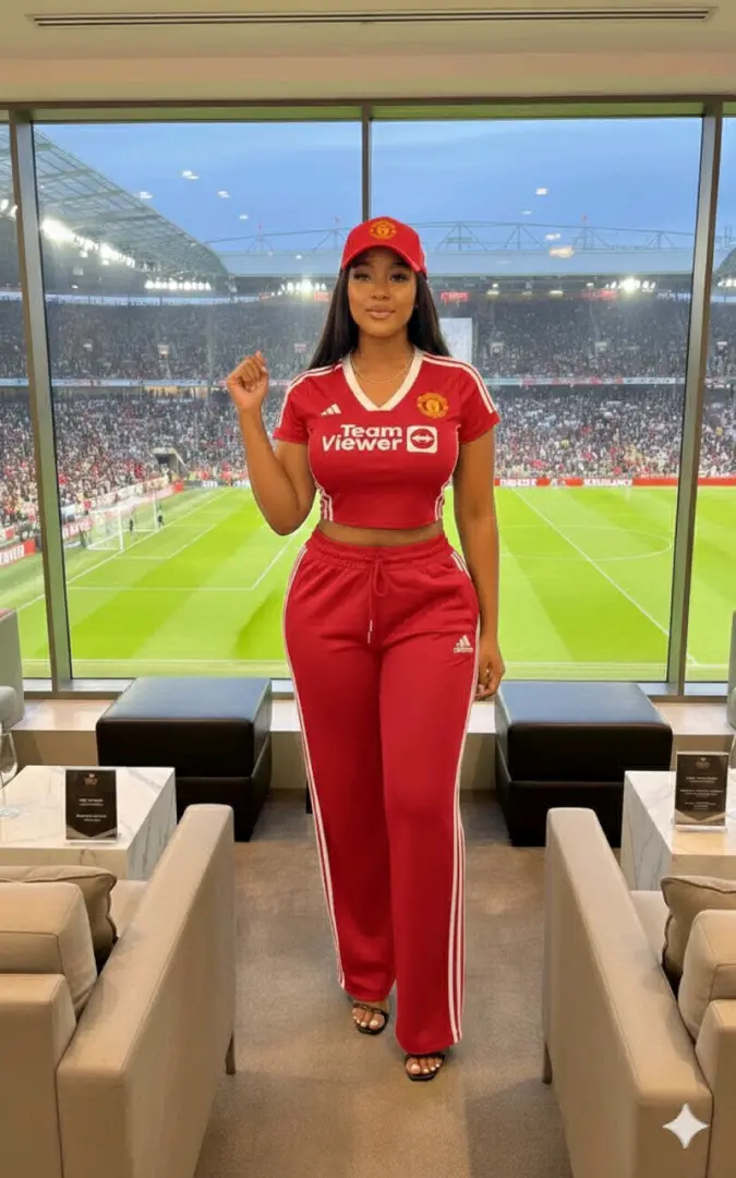 Women's Manchester United Tracksuit Set (2 Pieces) thumbnail 4