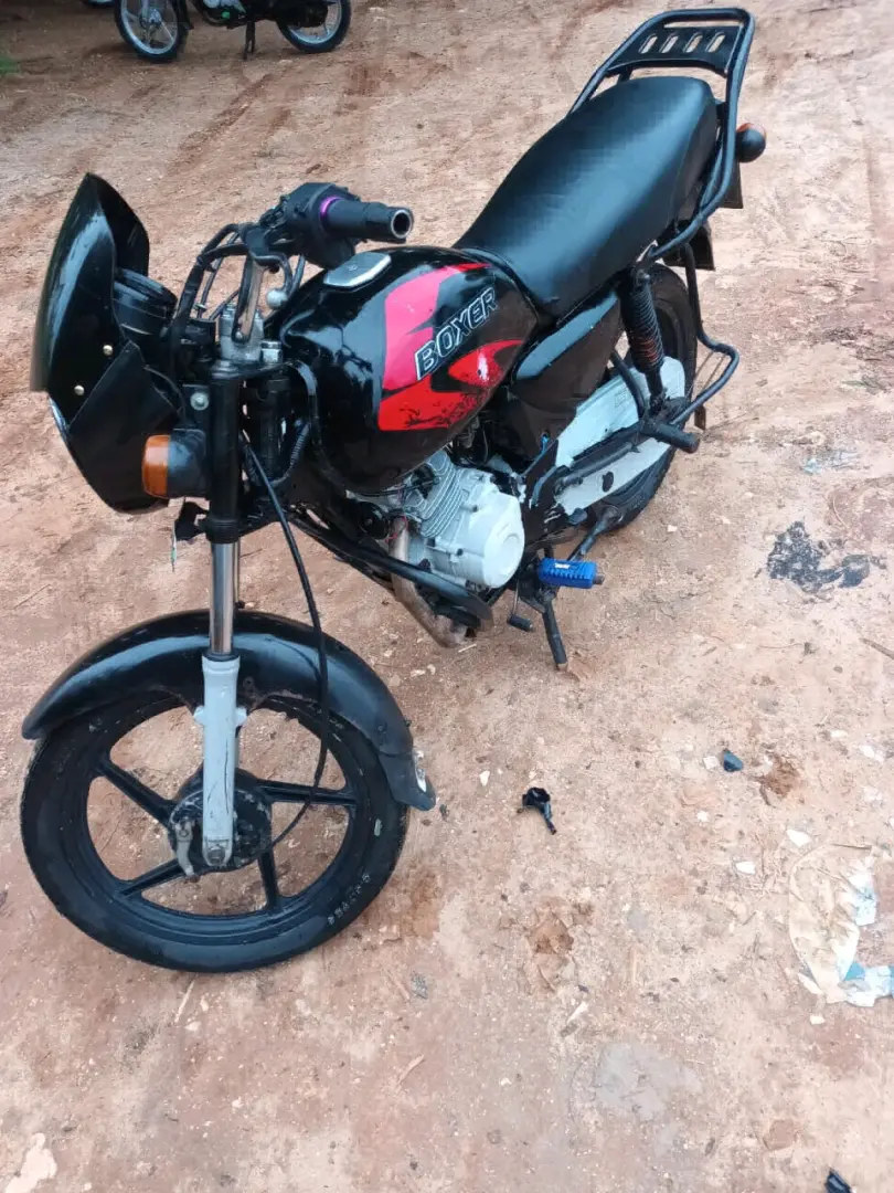 Bajaj Boxer Motorcycle thumbnail 5