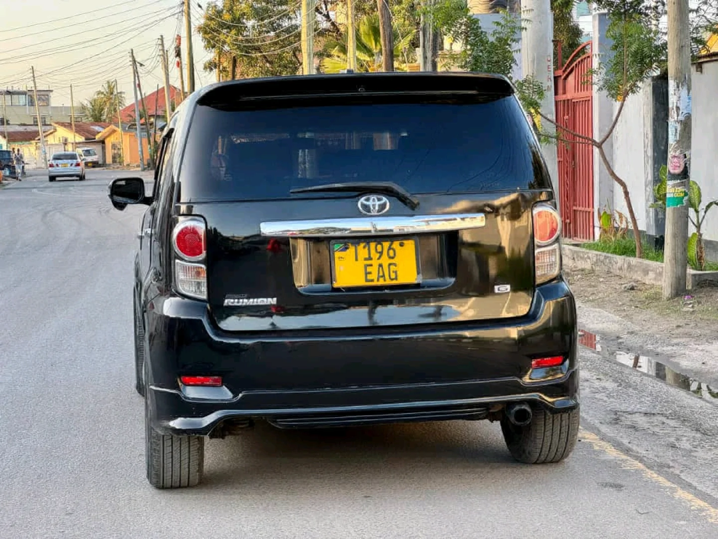 Toyota Rumion Black 2010 Model thumbnail 3