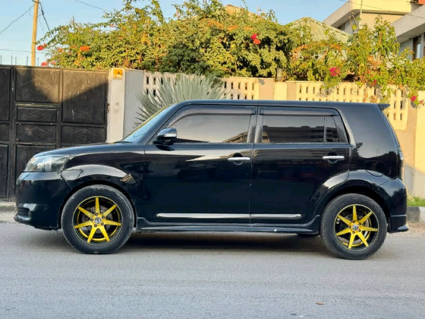 Toyota Rumion Black 2010 Model thumbnail 4