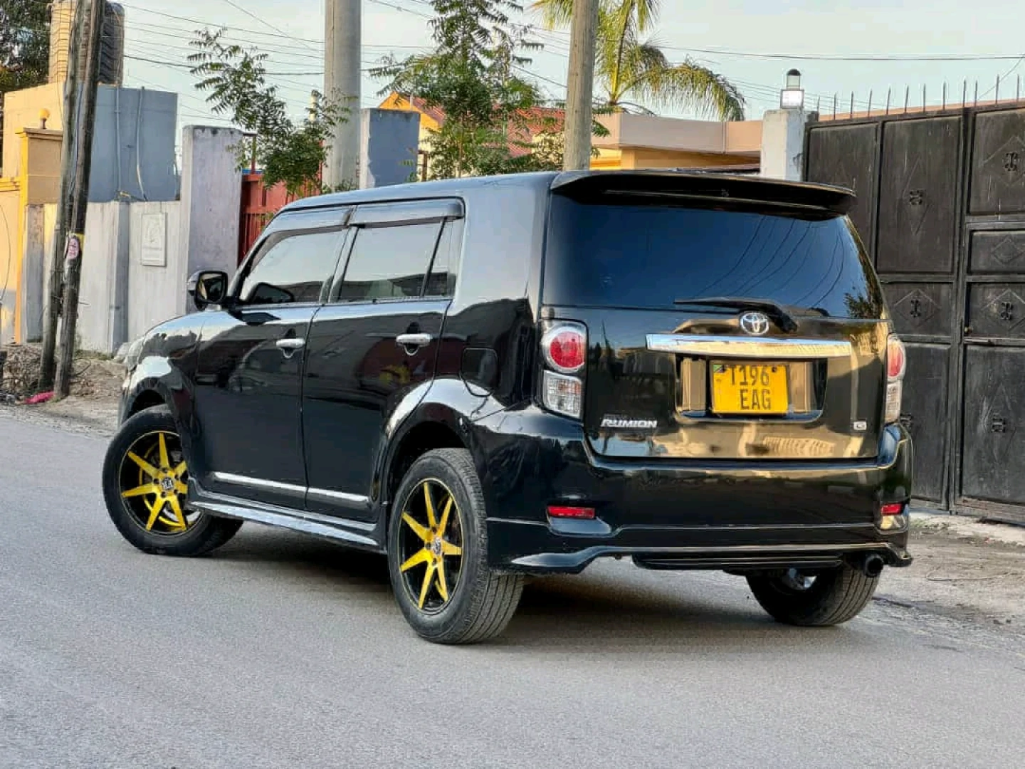 Toyota Rumion Black 2010 Model thumbnail 5