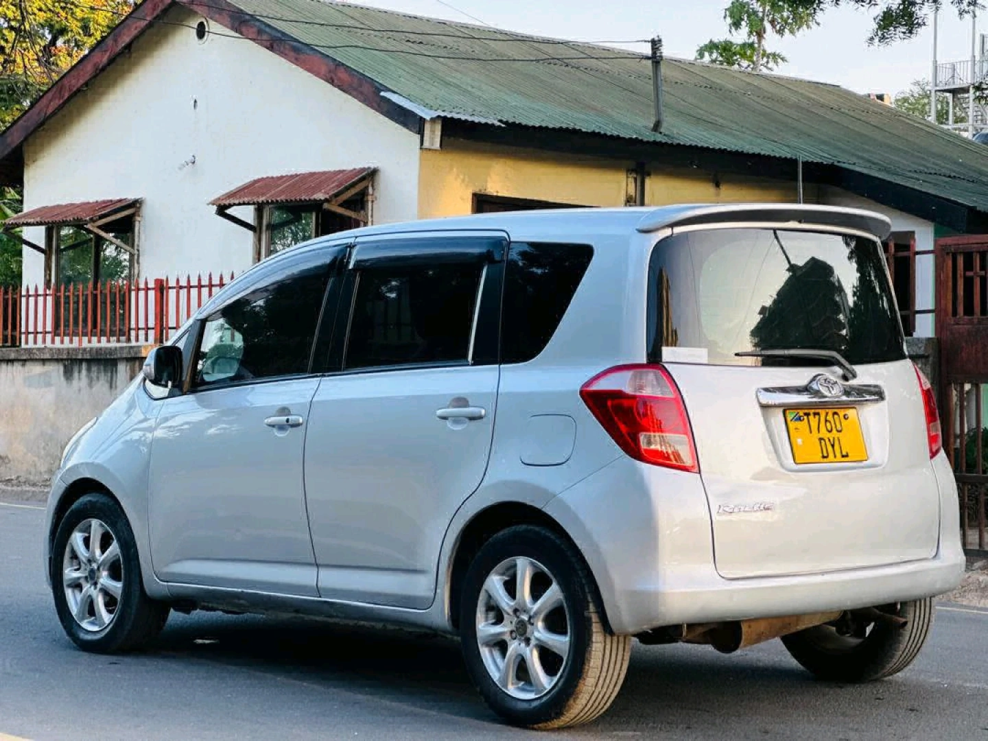 Toyota Ractis 2006 Model 1490 CC thumbnail 5