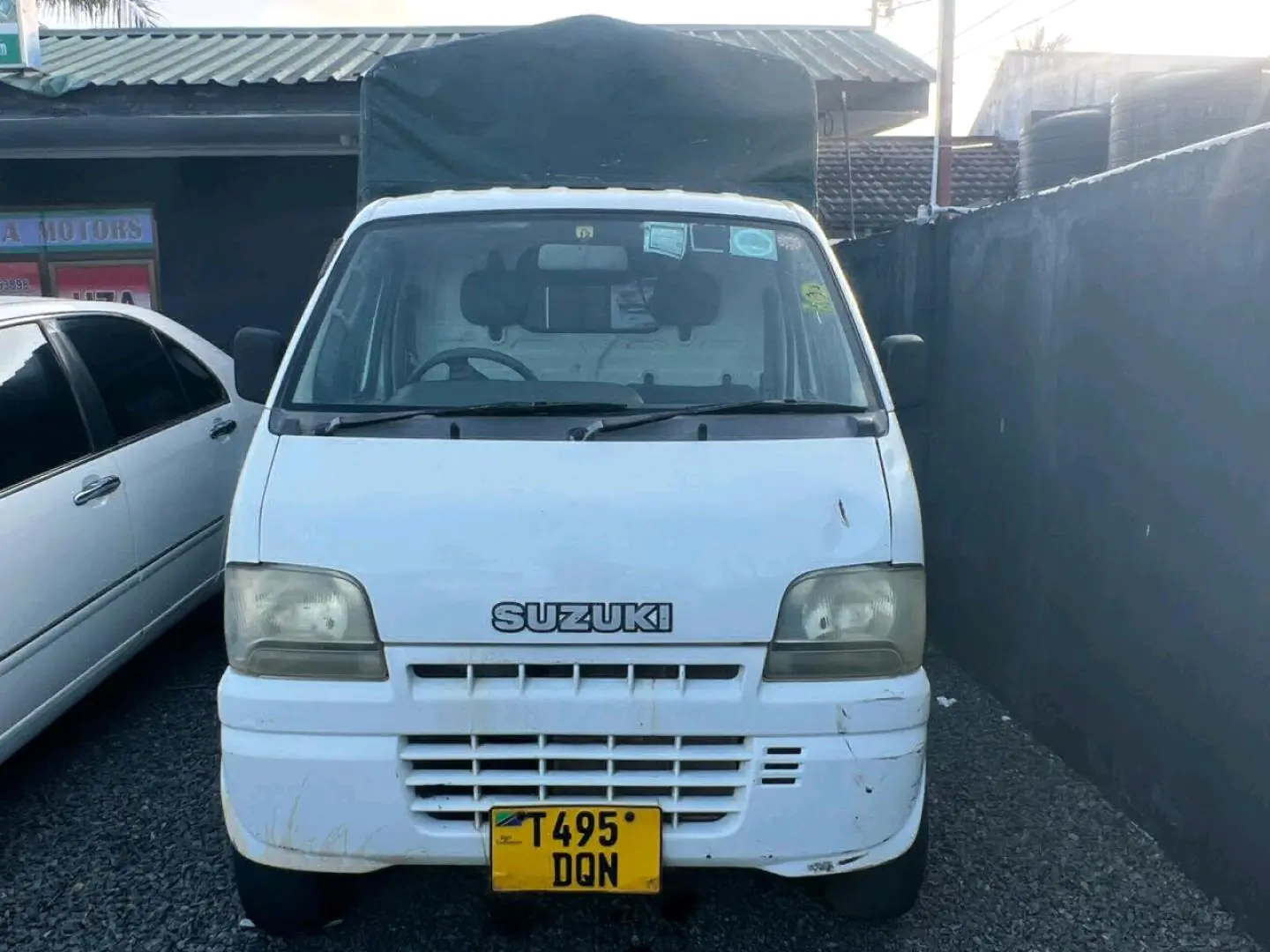 Suzuki Carry Mini-Truck 2000 Model