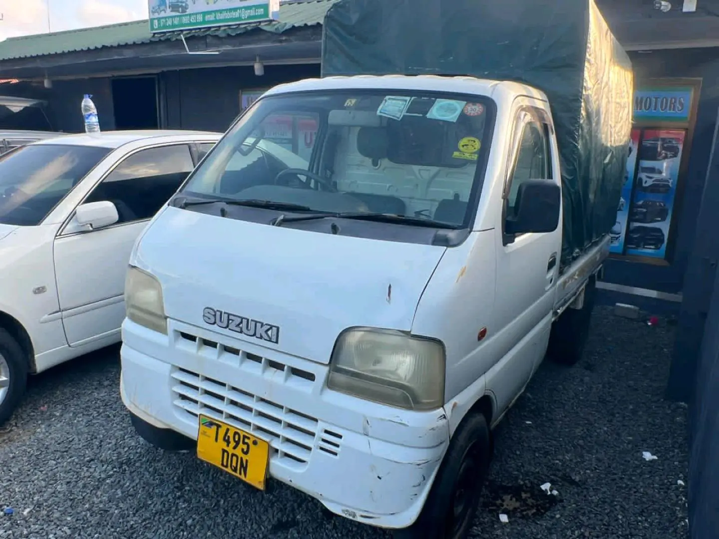 Suzuki Carry Mini-Truck 2000 Model thumbnail 2