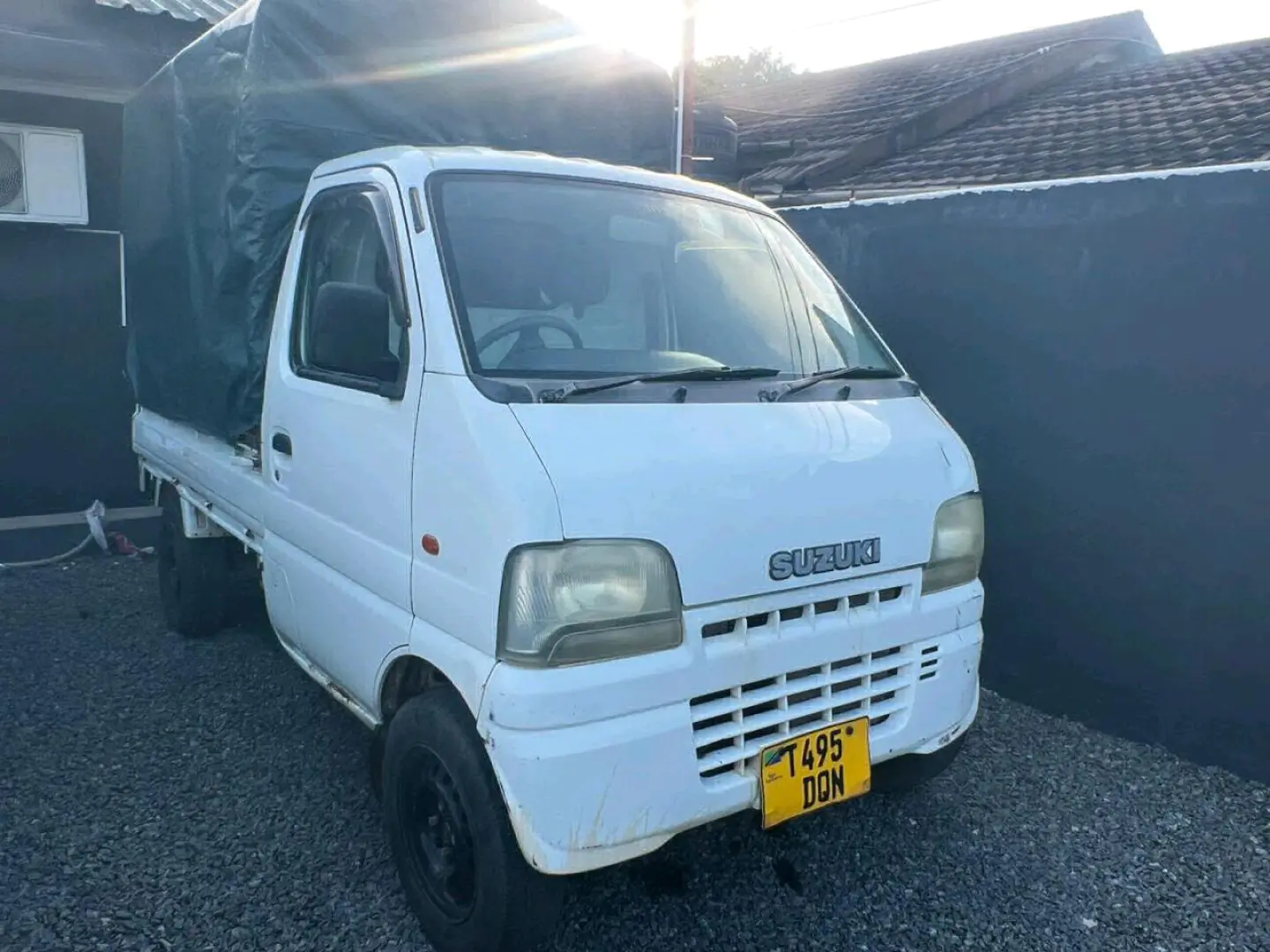 Suzuki Carry Mini-Truck 2000 Model thumbnail 3