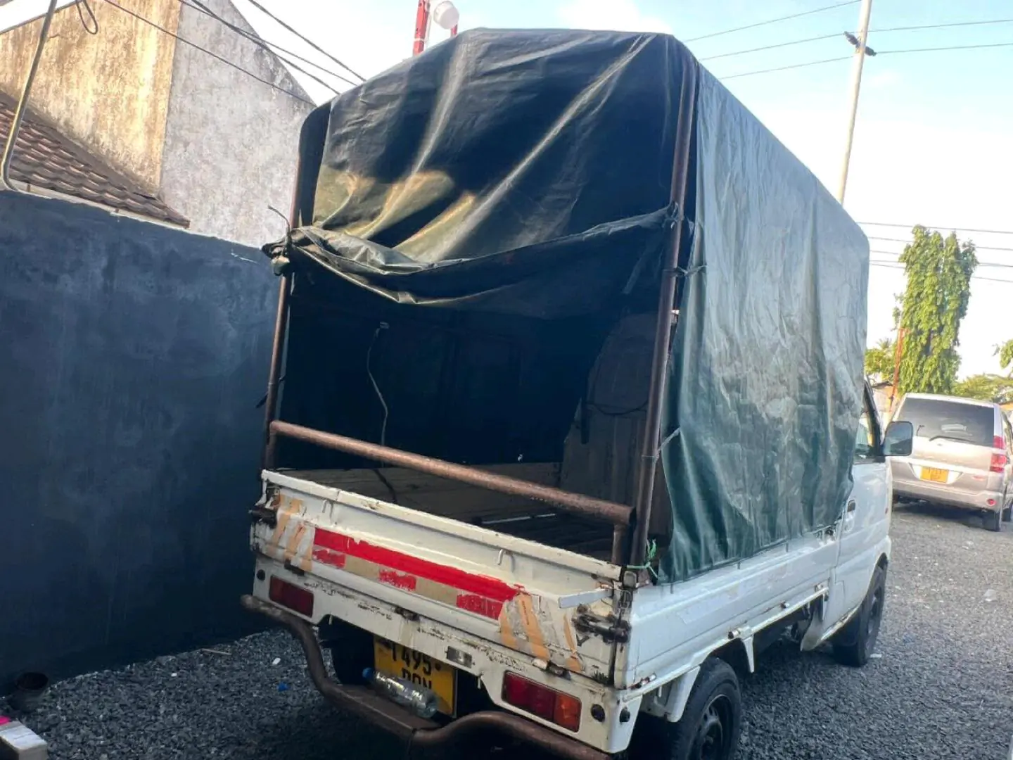 Suzuki Carry Mini-Truck 2000 Model thumbnail 4