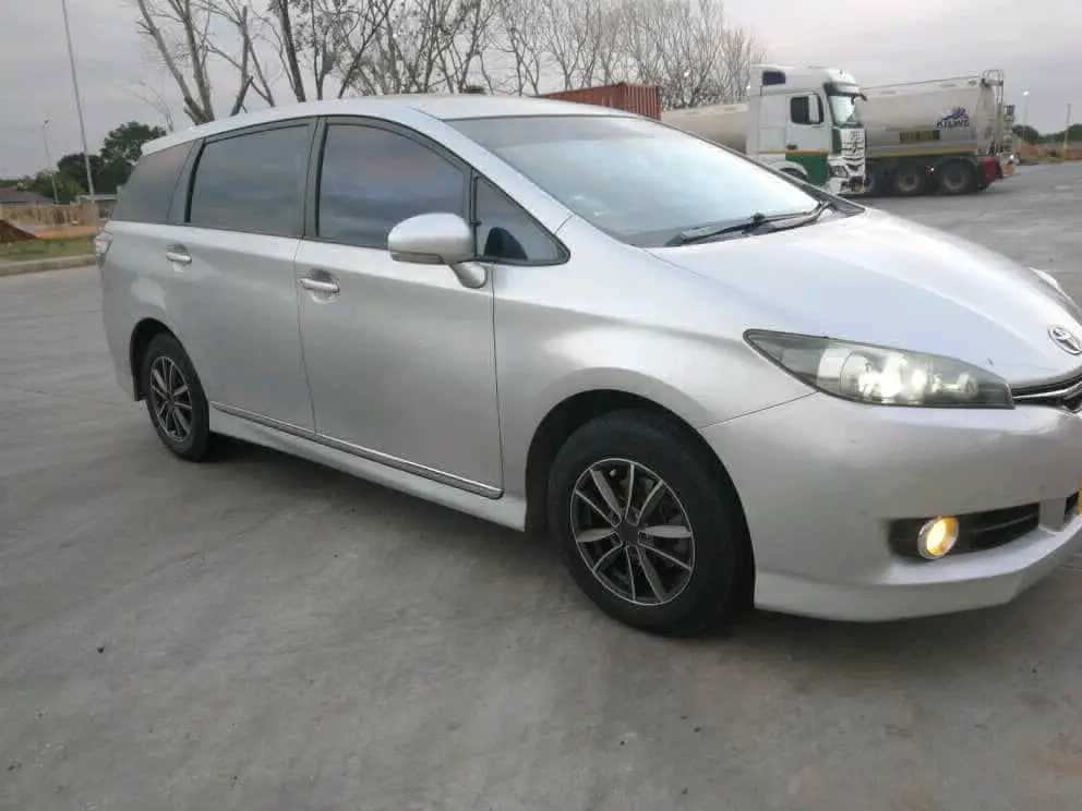 Silver 2014 Toyota Wish (New Model) thumbnail 5