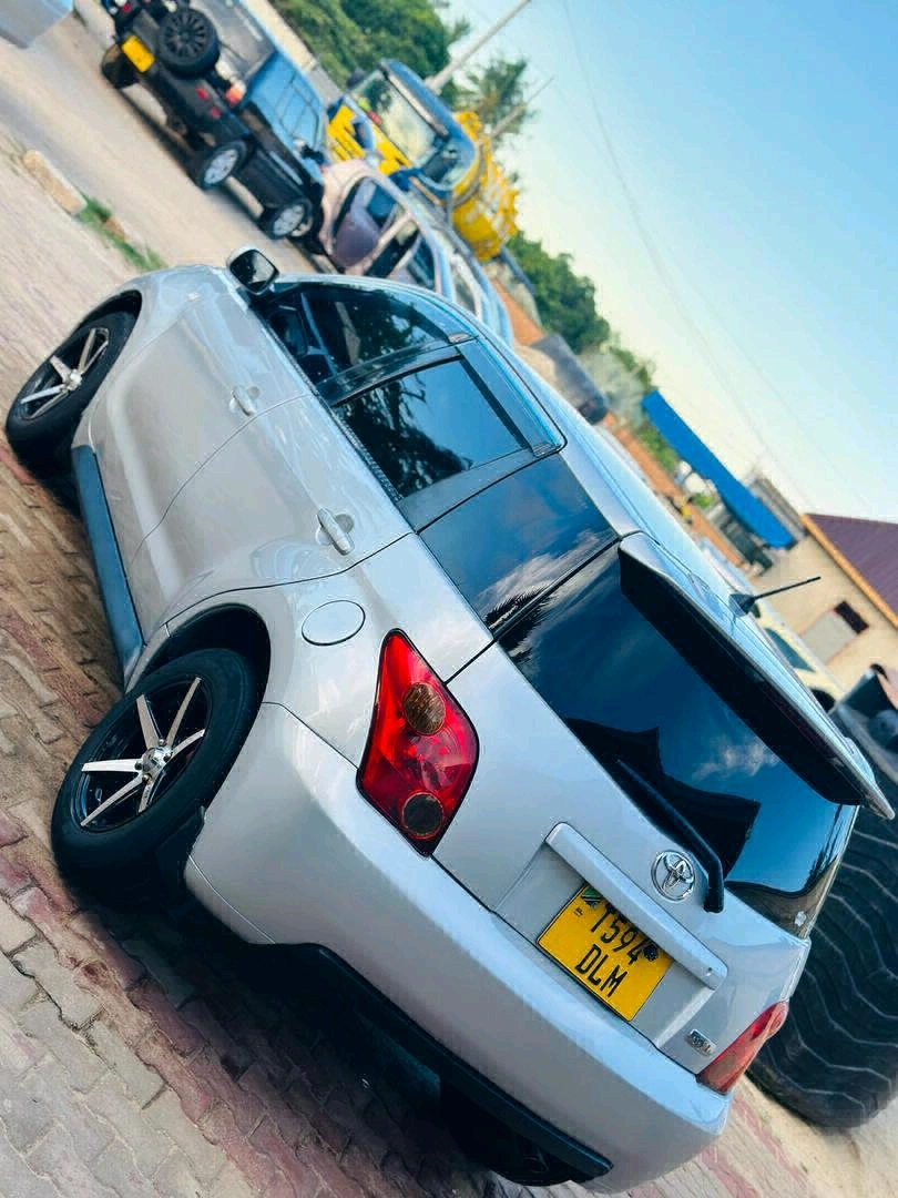 Toyota Ist Reg DLM 1290cc thumbnail 2