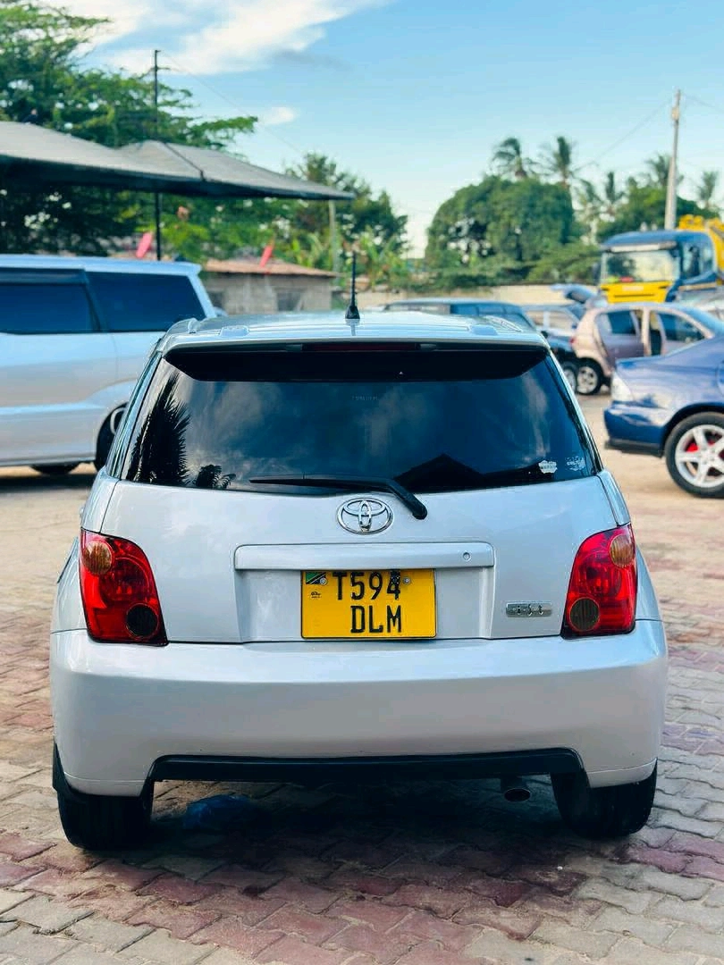 Toyota Ist Reg DLM 1290cc thumbnail 3