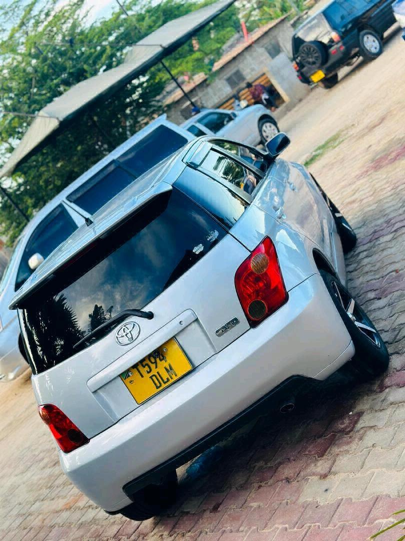 Toyota Ist Reg DLM 1290cc thumbnail 4