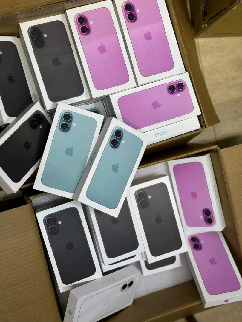Apple iPhone 16 Plain 256GB with Accessories thumbnail 2