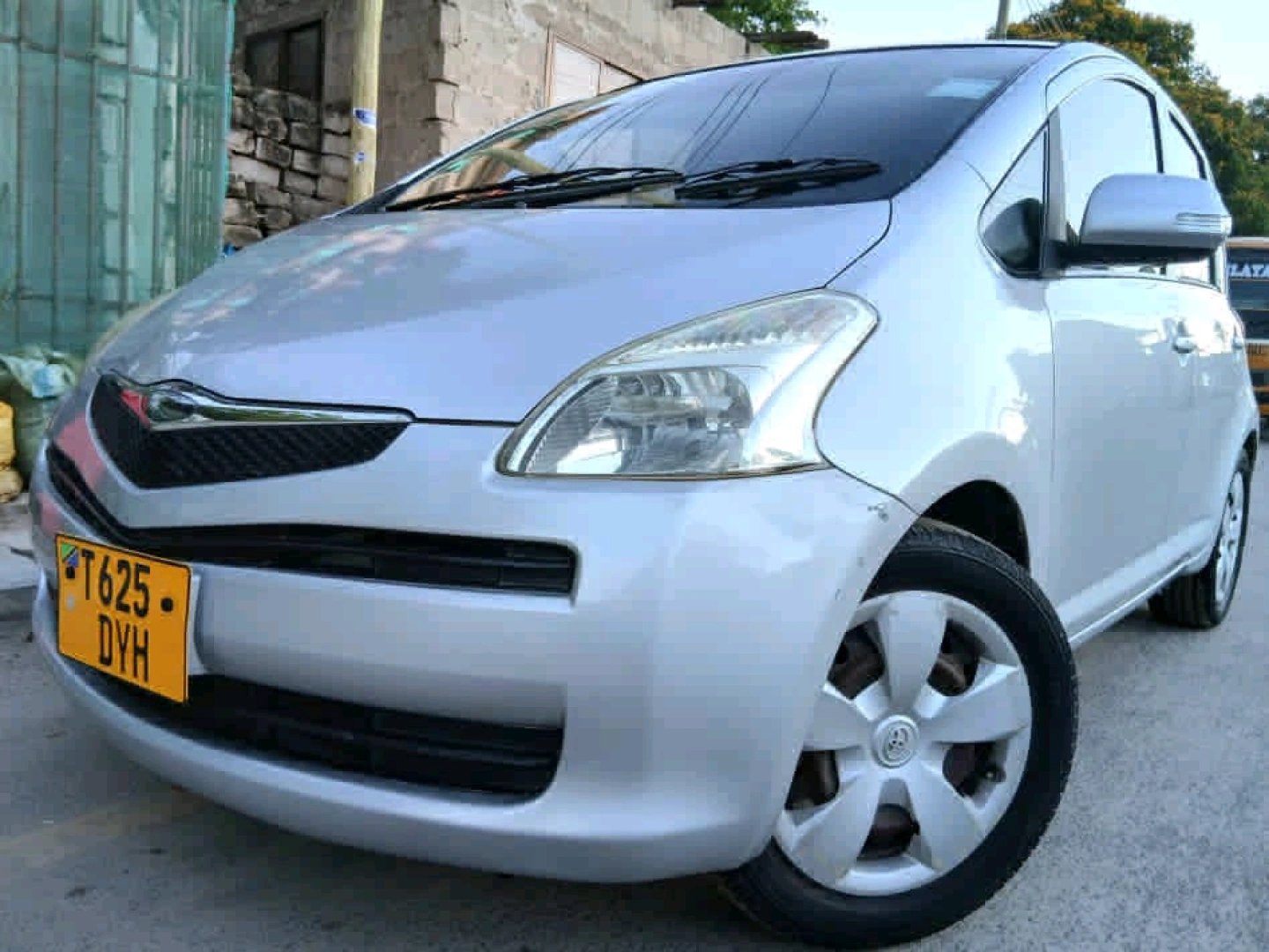 Used Toyota Ractis DYH 1290cc thumbnail 2
