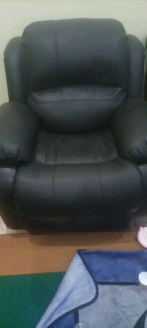 Used Black Leather Two-Seater Sofa Set thumbnail 3