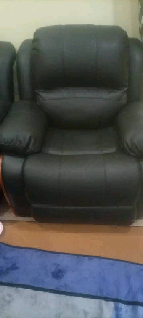 Used Black Leather Two-Seater Sofa Set thumbnail 4