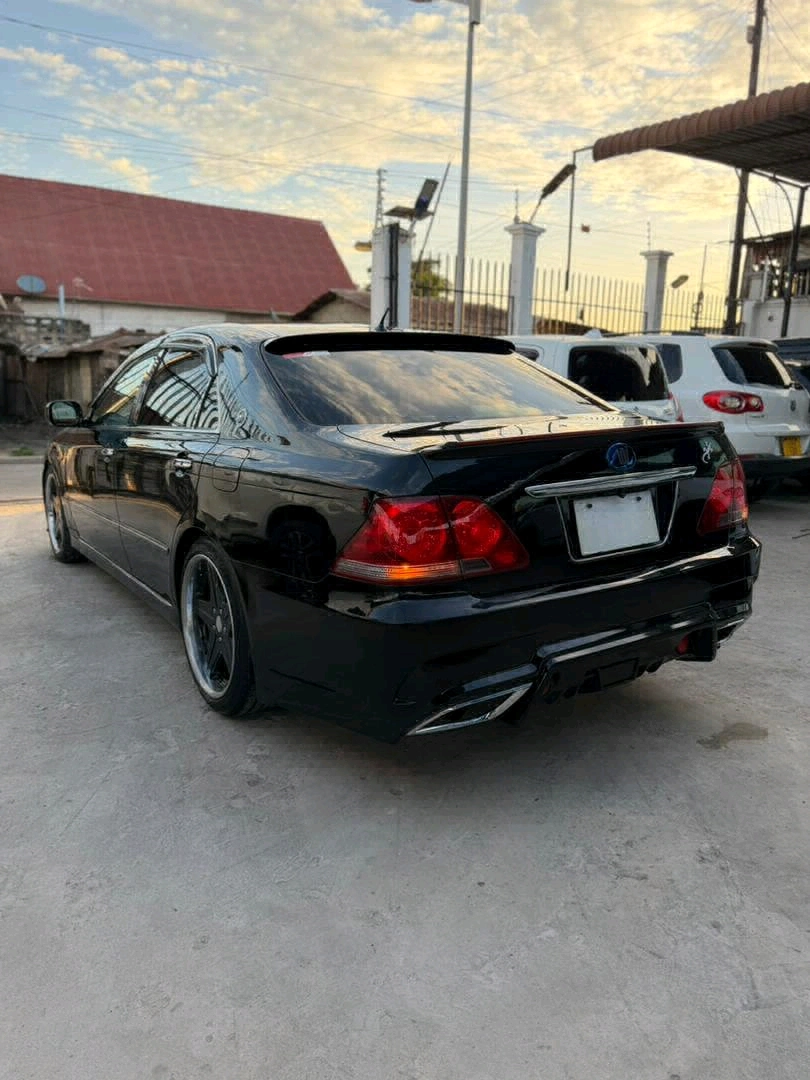 Black Customized Toyota Crown 2007 Sedan thumbnail 3