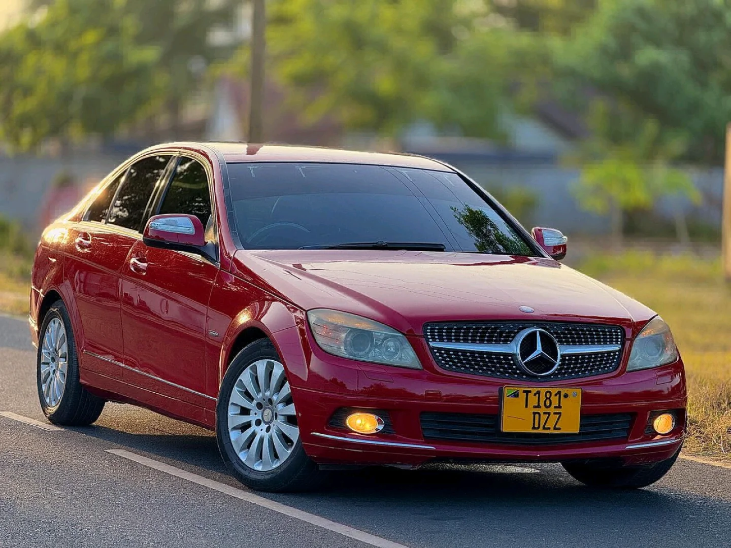 Red Mercedes-Benz C-Class Sedan (W204) thumbnail 3
