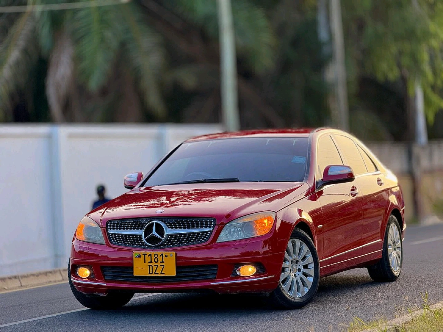 Red Mercedes-Benz C-Class Sedan (W204) thumbnail 4