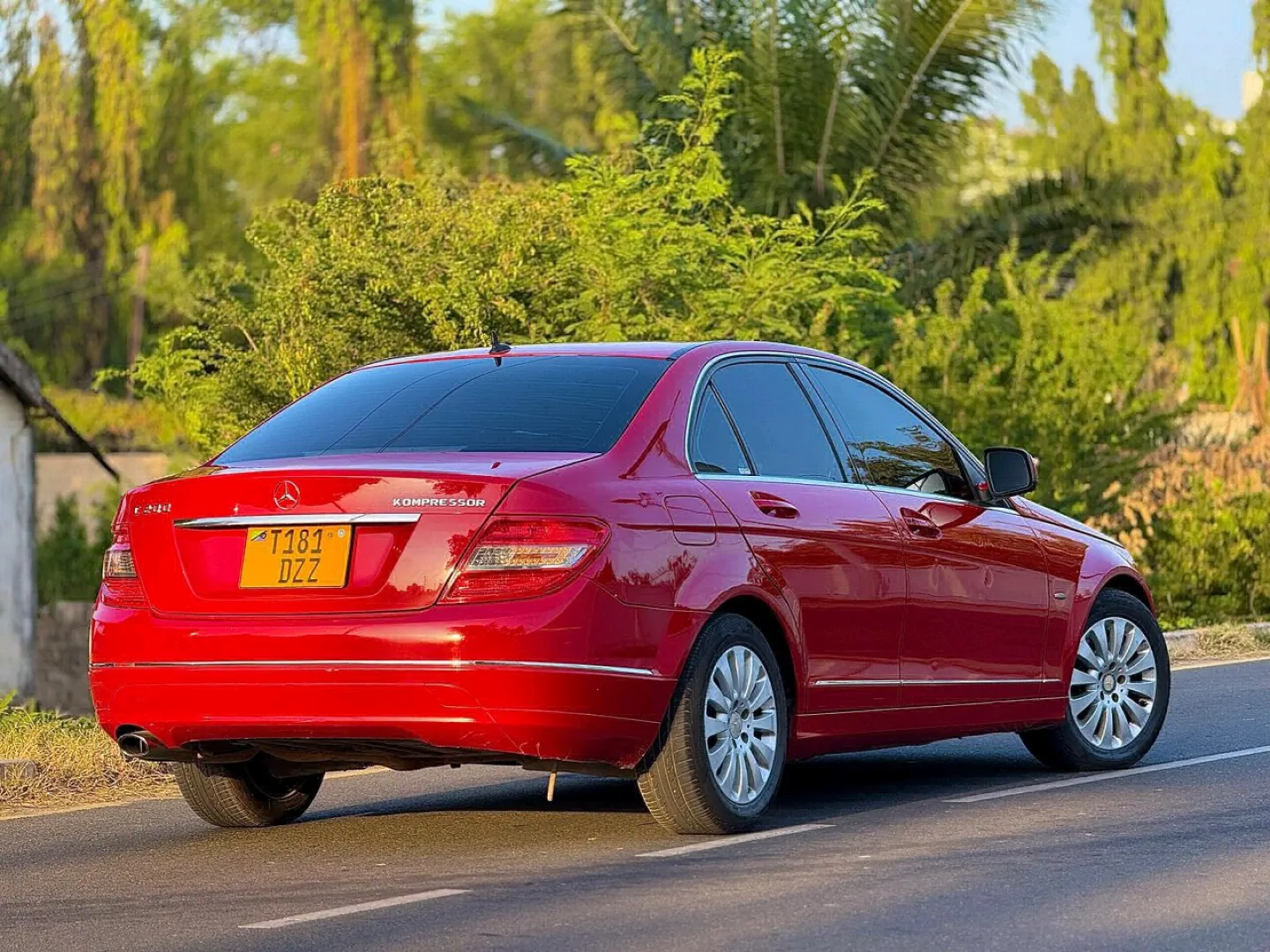 Red Mercedes-Benz C-Class Sedan (W204) thumbnail 5