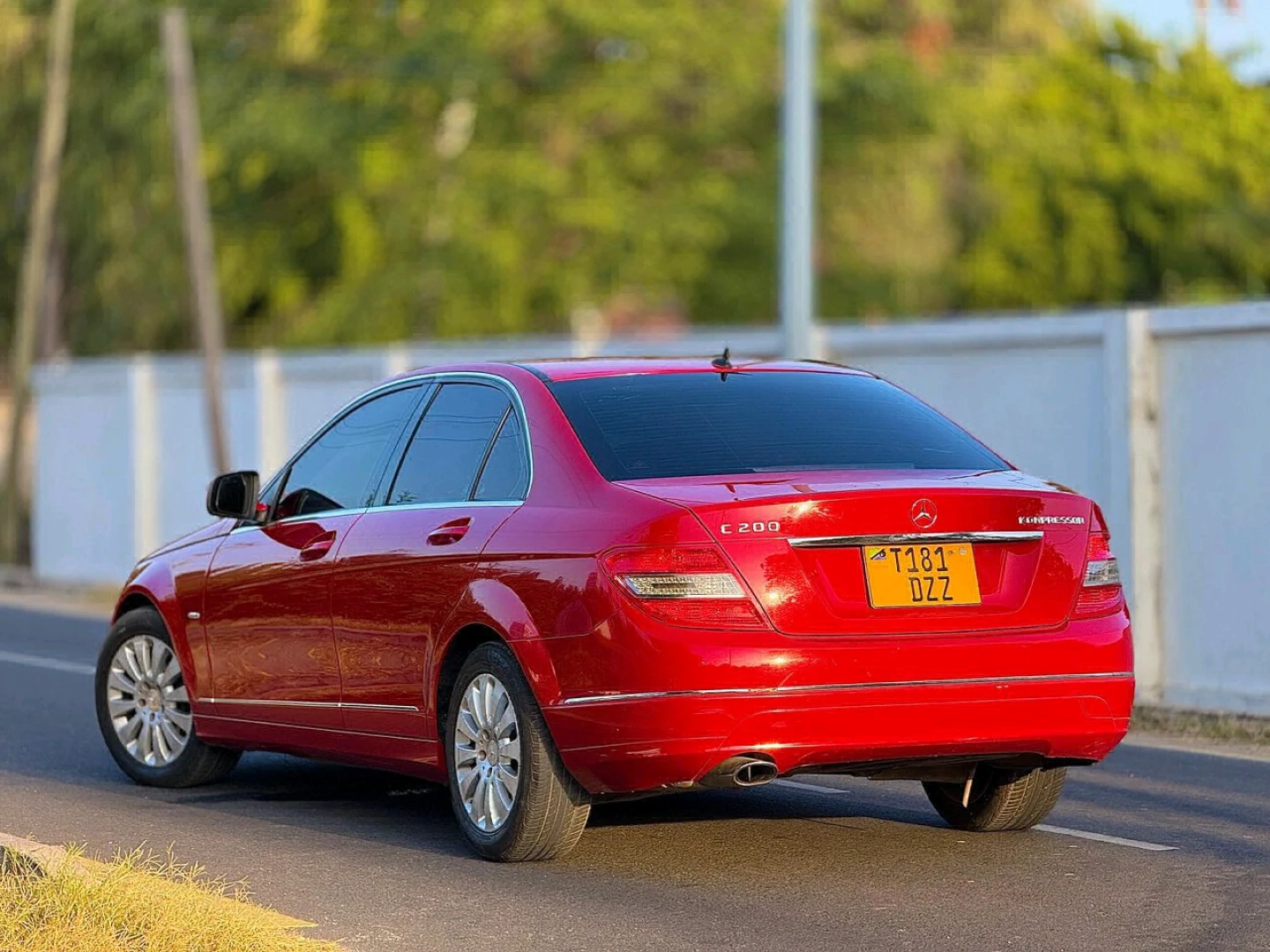 Red Mercedes-Benz C-Class Sedan (W204) thumbnail 6