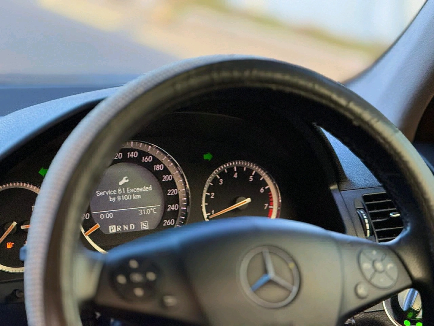 Red Mercedes-Benz C-Class Sedan (W204) thumbnail 9
