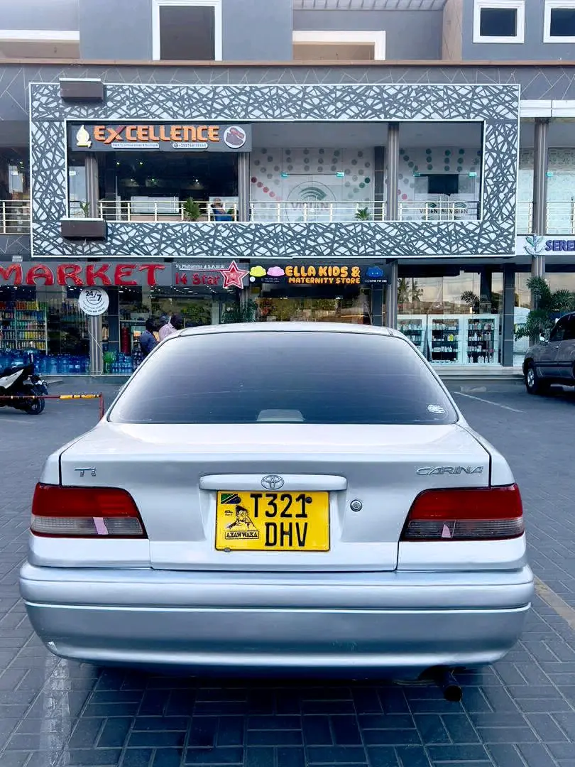Toyota Carina Sedan thumbnail 2