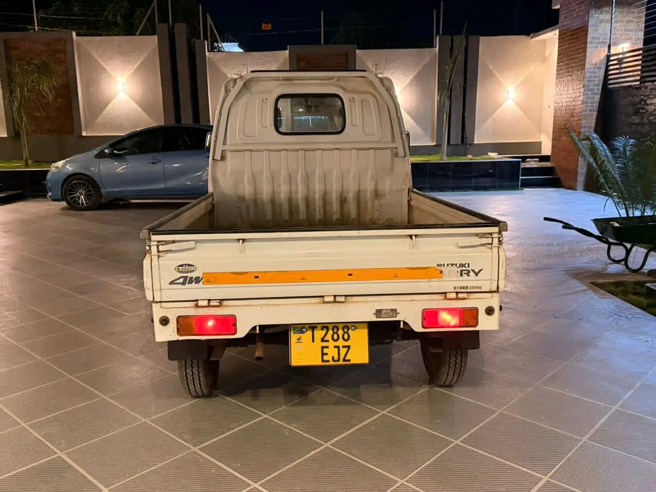 Suzuki Carry Mini Truck 2004 4WD thumbnail 3