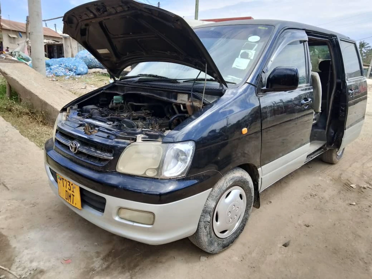 Toyota Noah SR40 Van for Sale