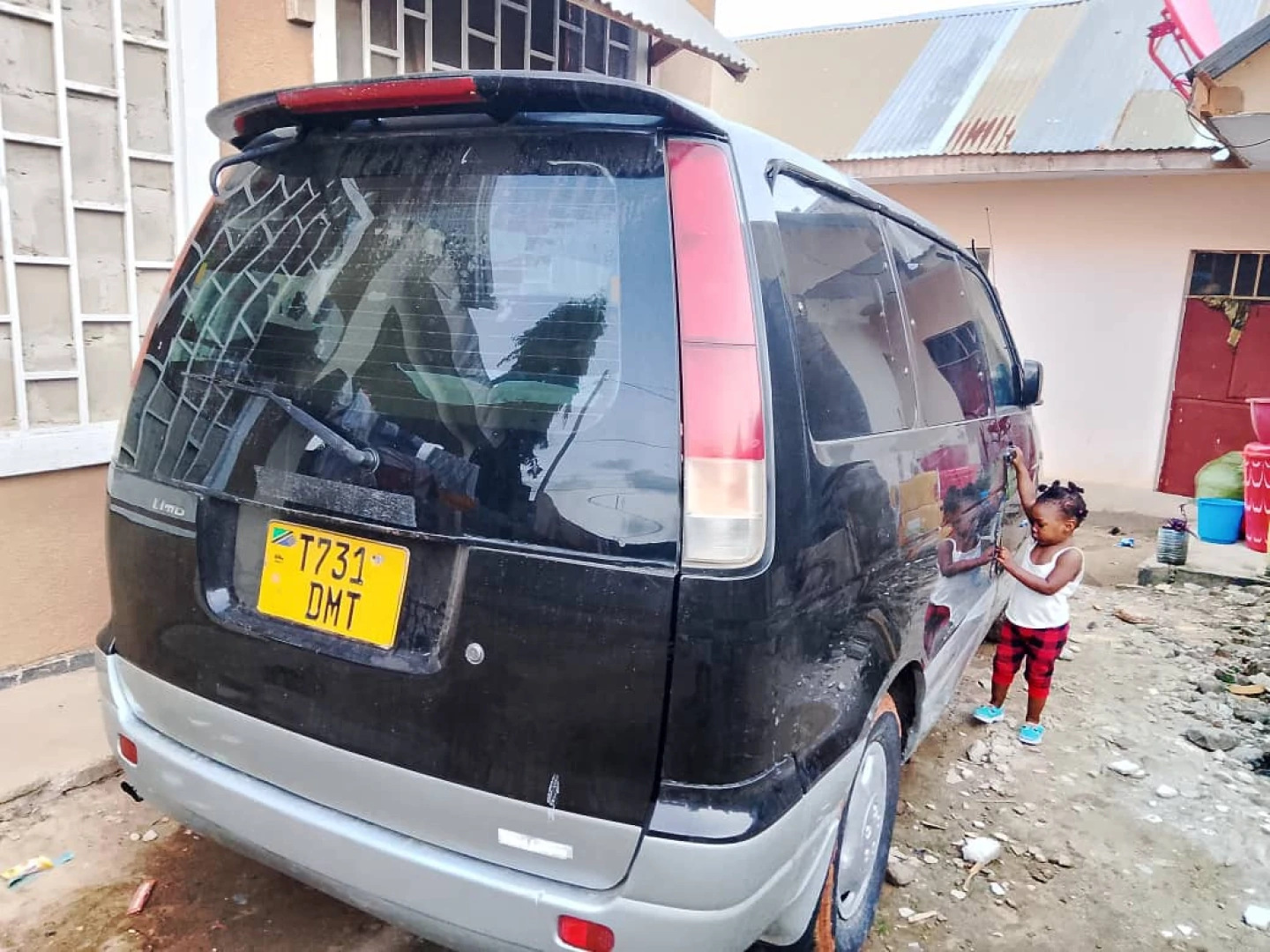 Toyota Noah SR40 Van for Sale thumbnail 2