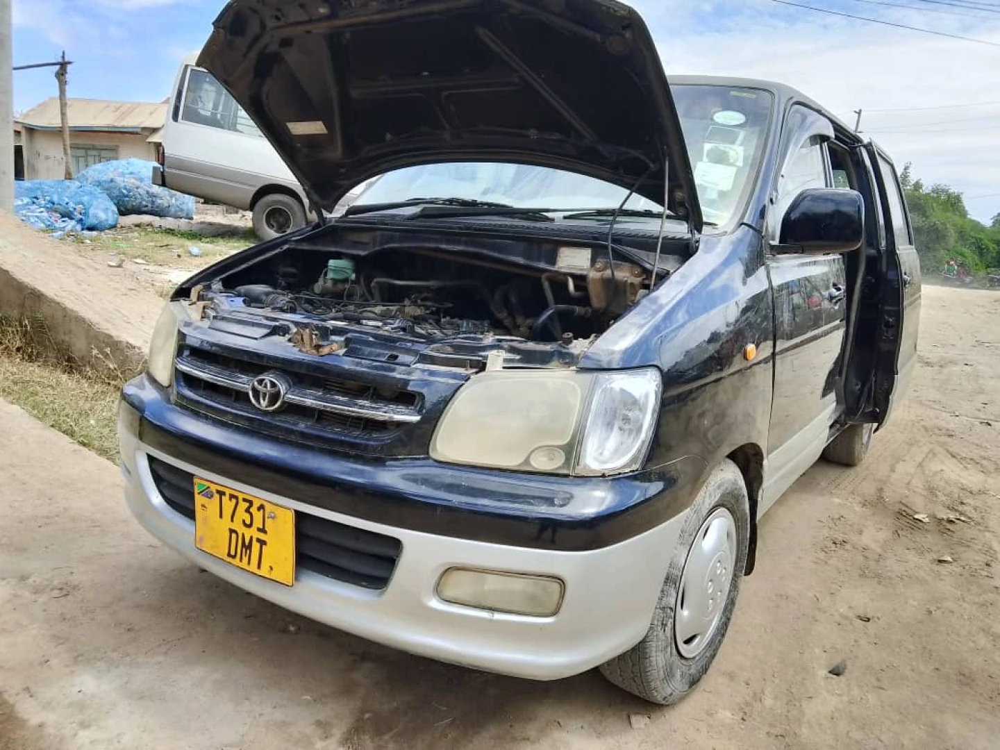 Toyota Noah SR40 Van for Sale thumbnail 3