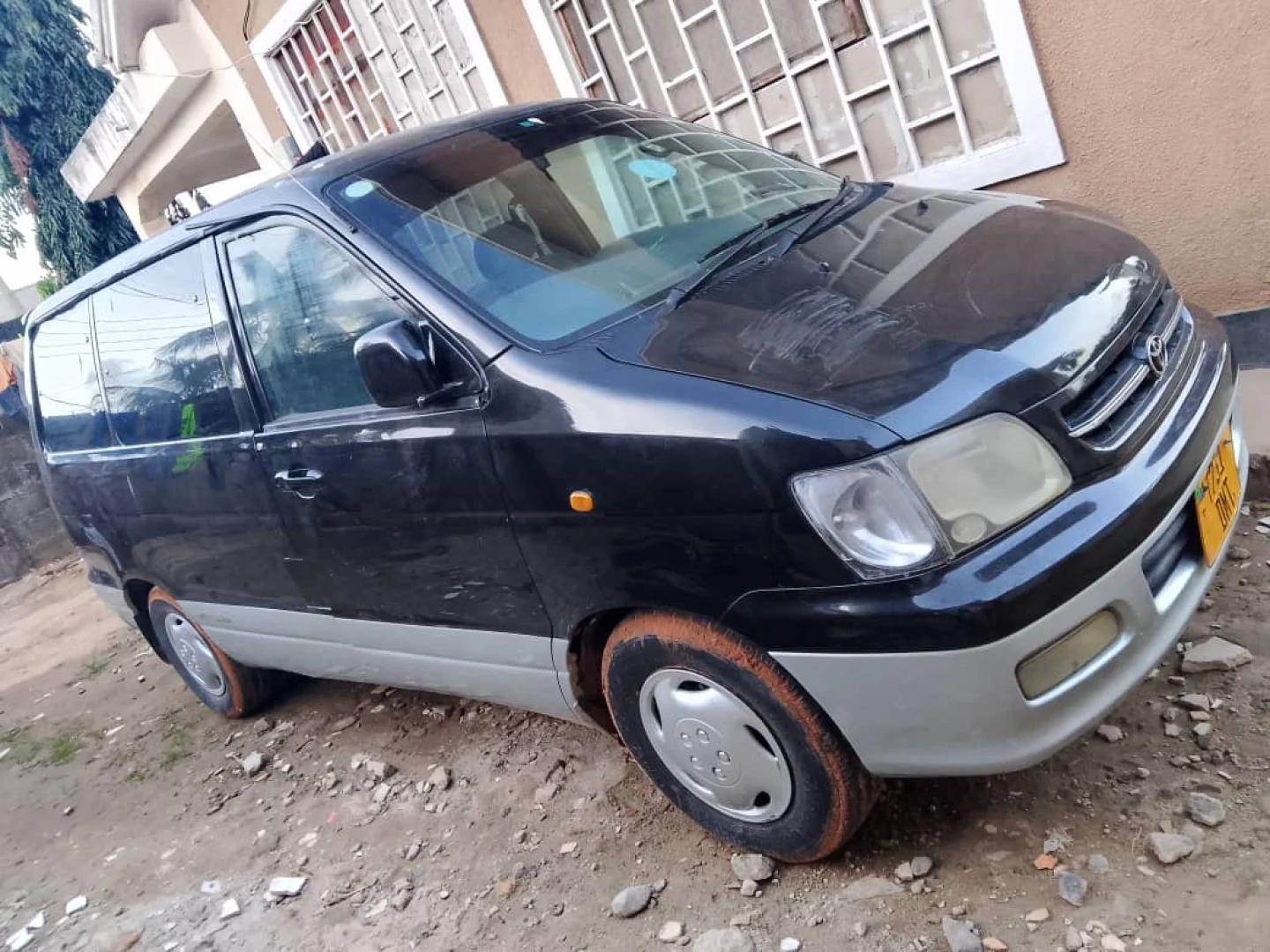 Toyota Noah SR40 Van for Sale thumbnail 5